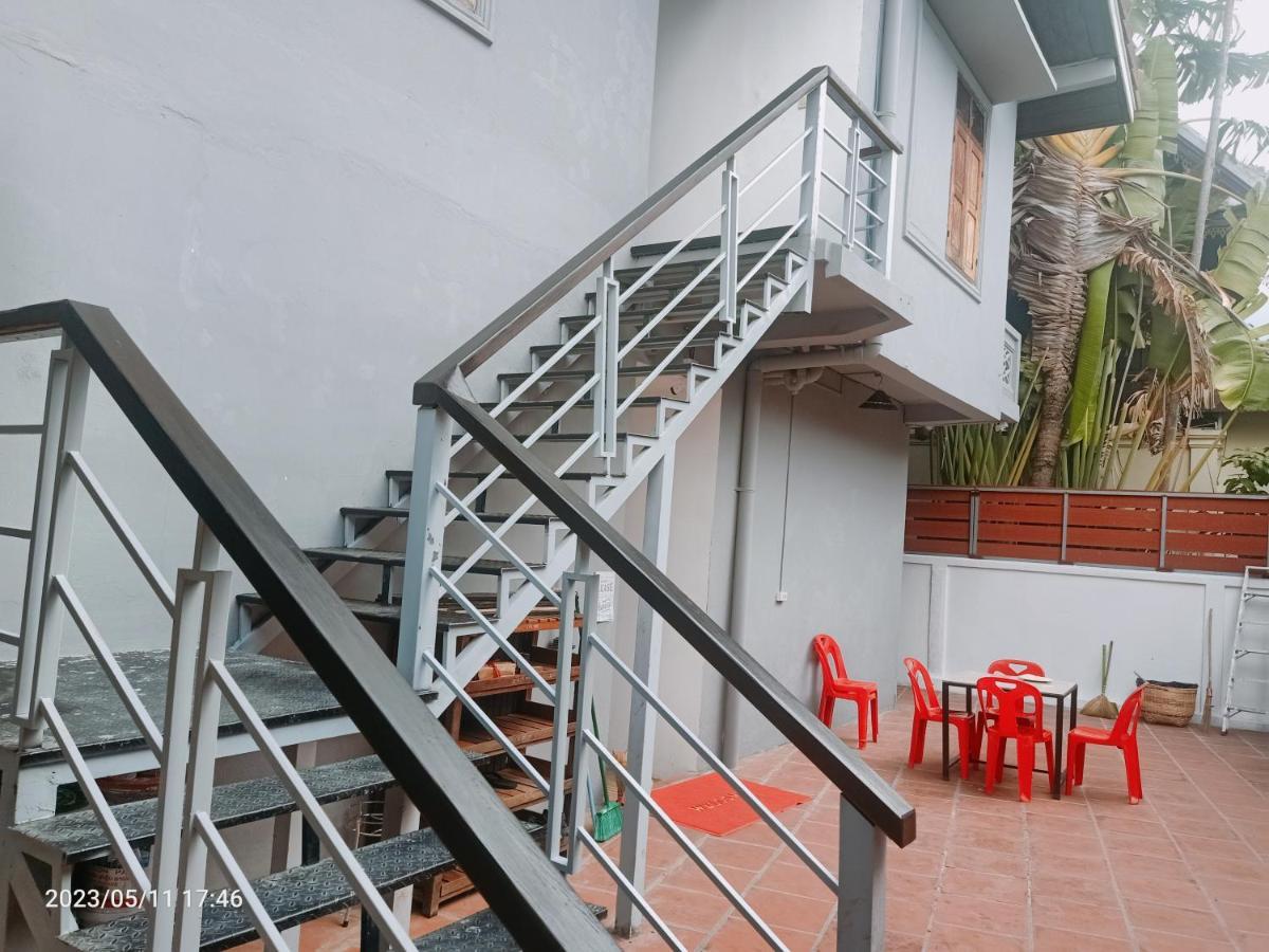 Aurora Backpackers Hostel Luang Prabang Bagian luar foto