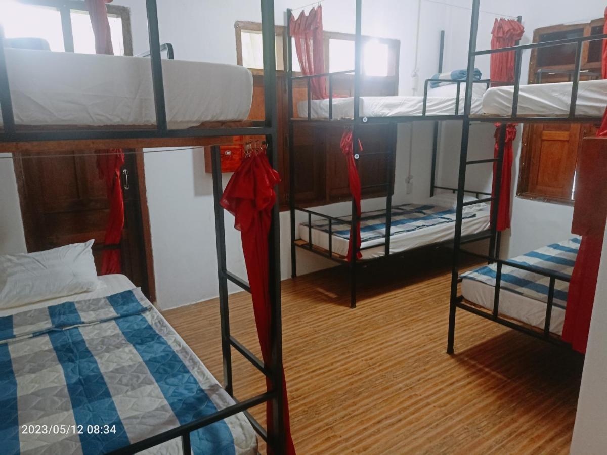 Aurora Backpackers Hostel Luang Prabang Bagian luar foto