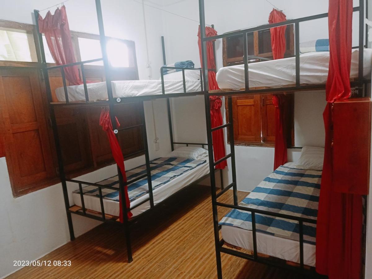 Aurora Backpackers Hostel Luang Prabang Bagian luar foto