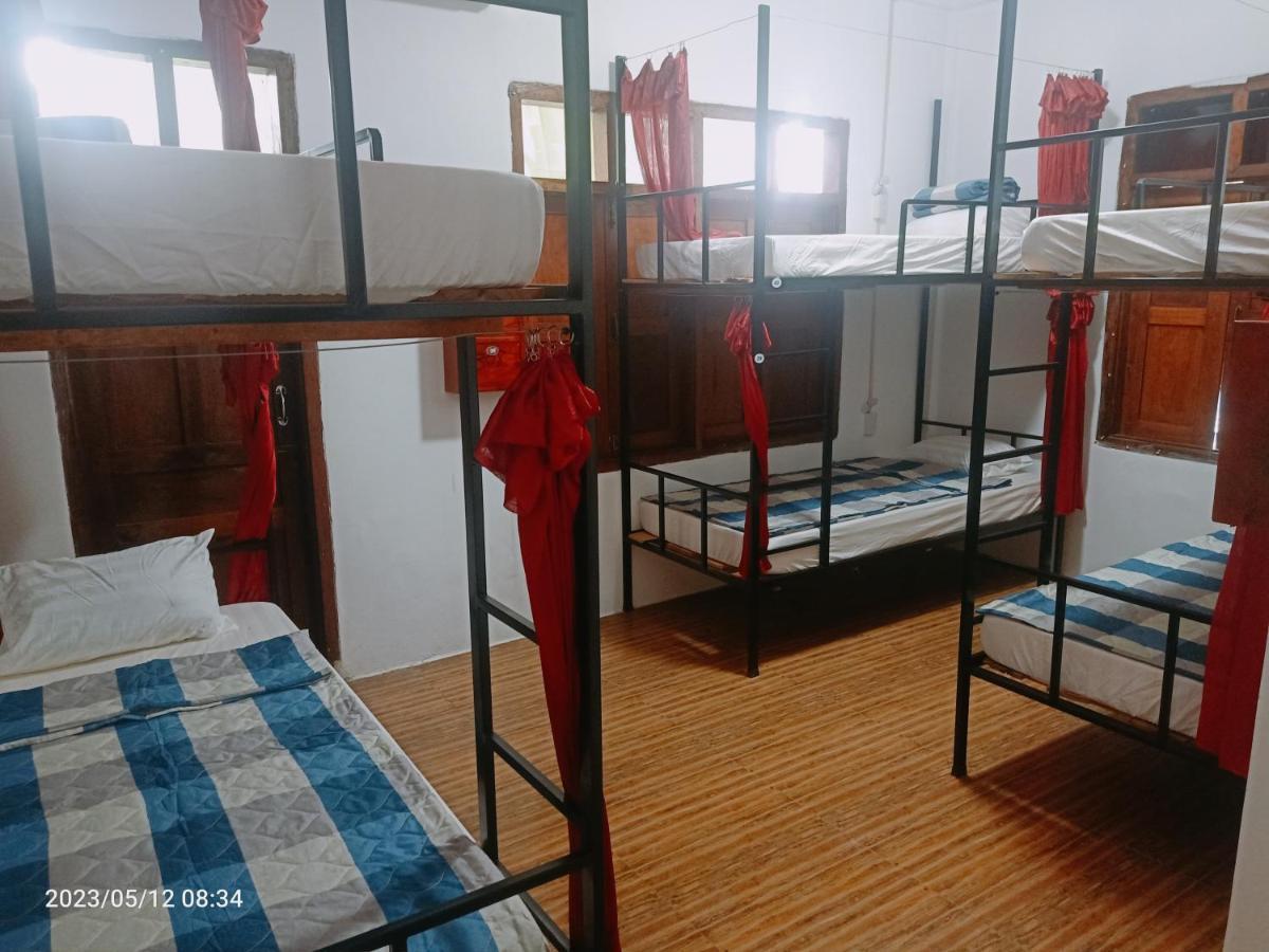 Aurora Backpackers Hostel Luang Prabang Bagian luar foto