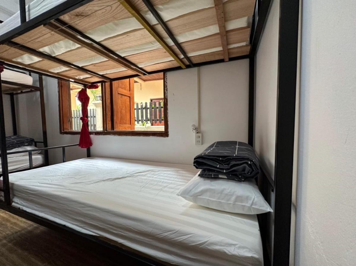 Aurora Backpackers Hostel Luang Prabang Bagian luar foto