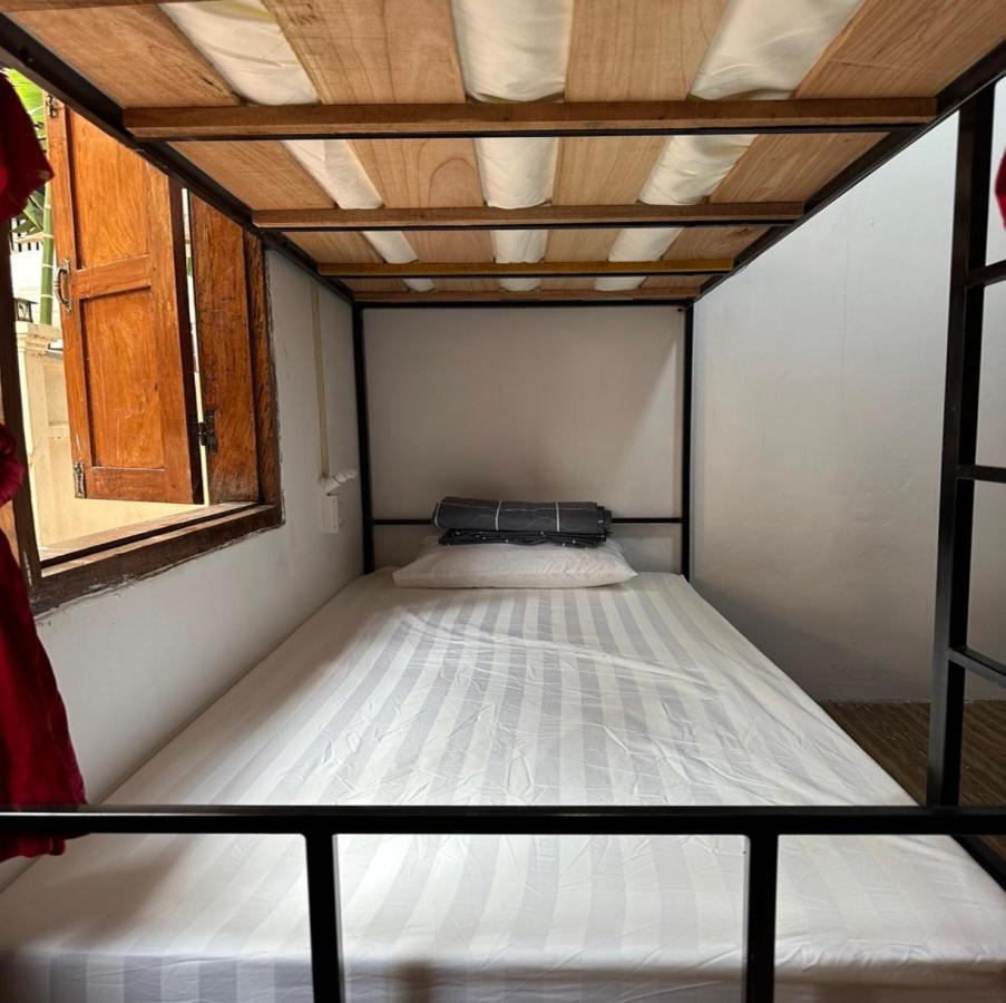Aurora Backpackers Hostel Luang Prabang Bagian luar foto