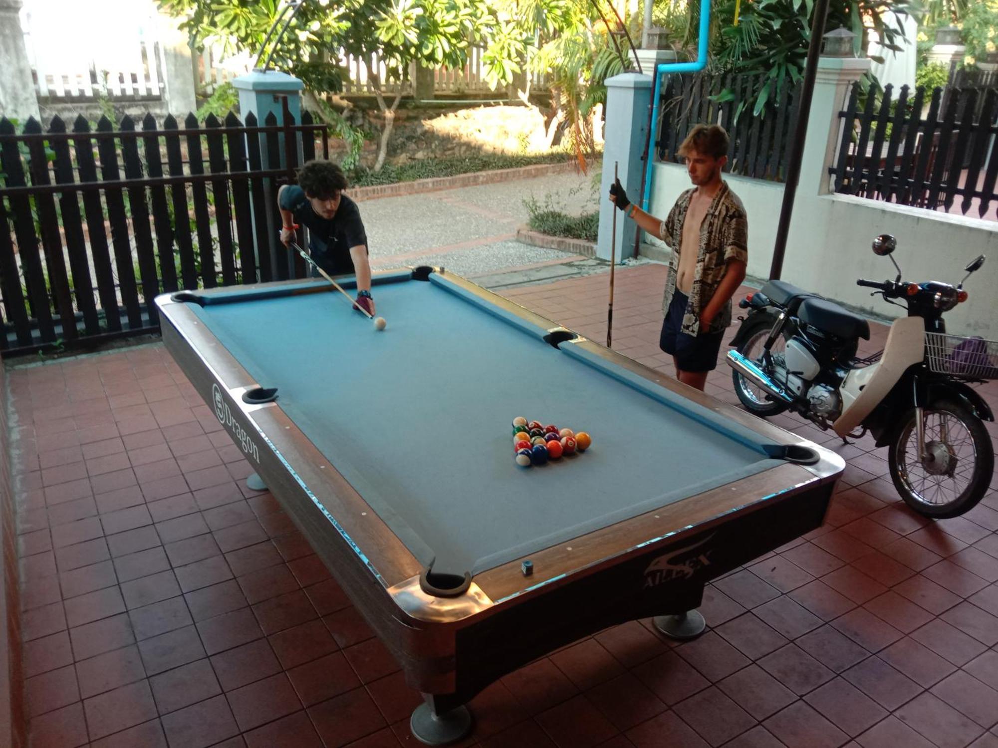 Aurora Backpackers Hostel Luang Prabang Bagian luar foto