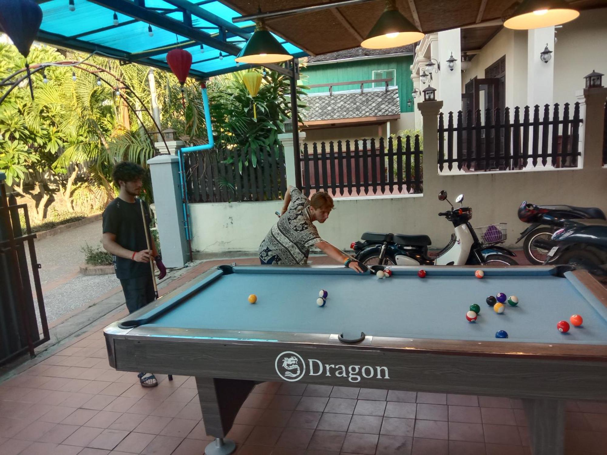 Aurora Backpackers Hostel Luang Prabang Bagian luar foto