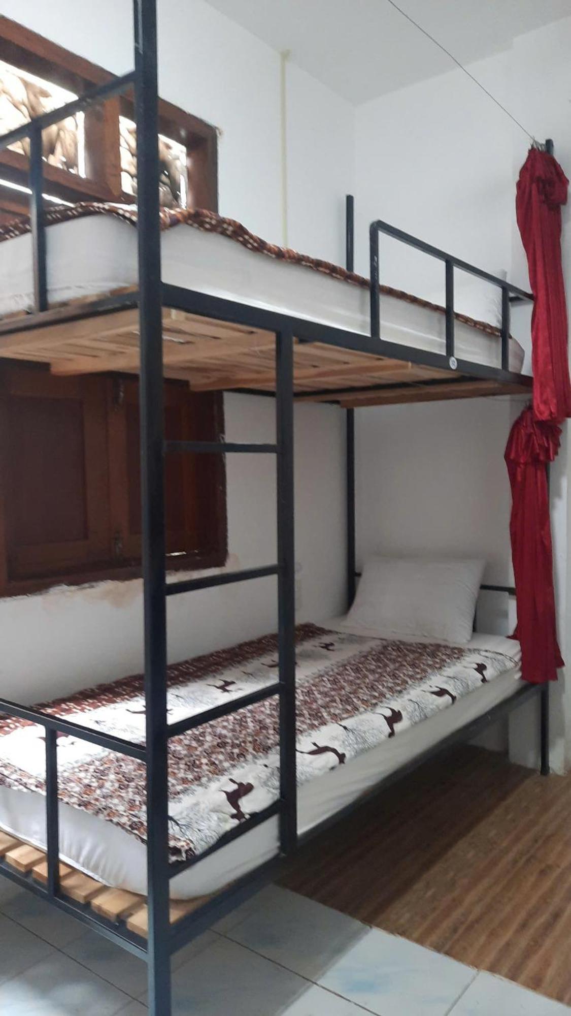 Aurora Backpackers Hostel Luang Prabang Bagian luar foto