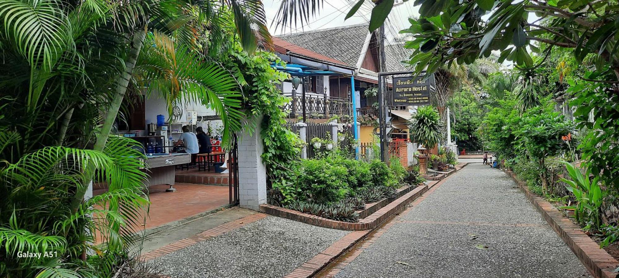 Aurora Backpackers Hostel Luang Prabang Bagian luar foto
