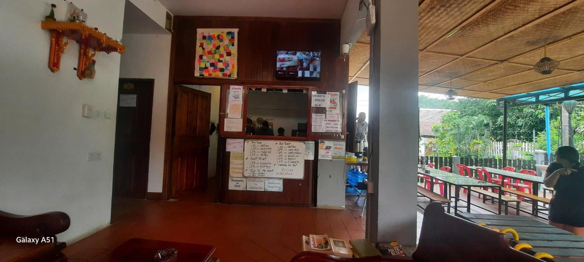 Aurora Backpackers Hostel Luang Prabang Bagian luar foto