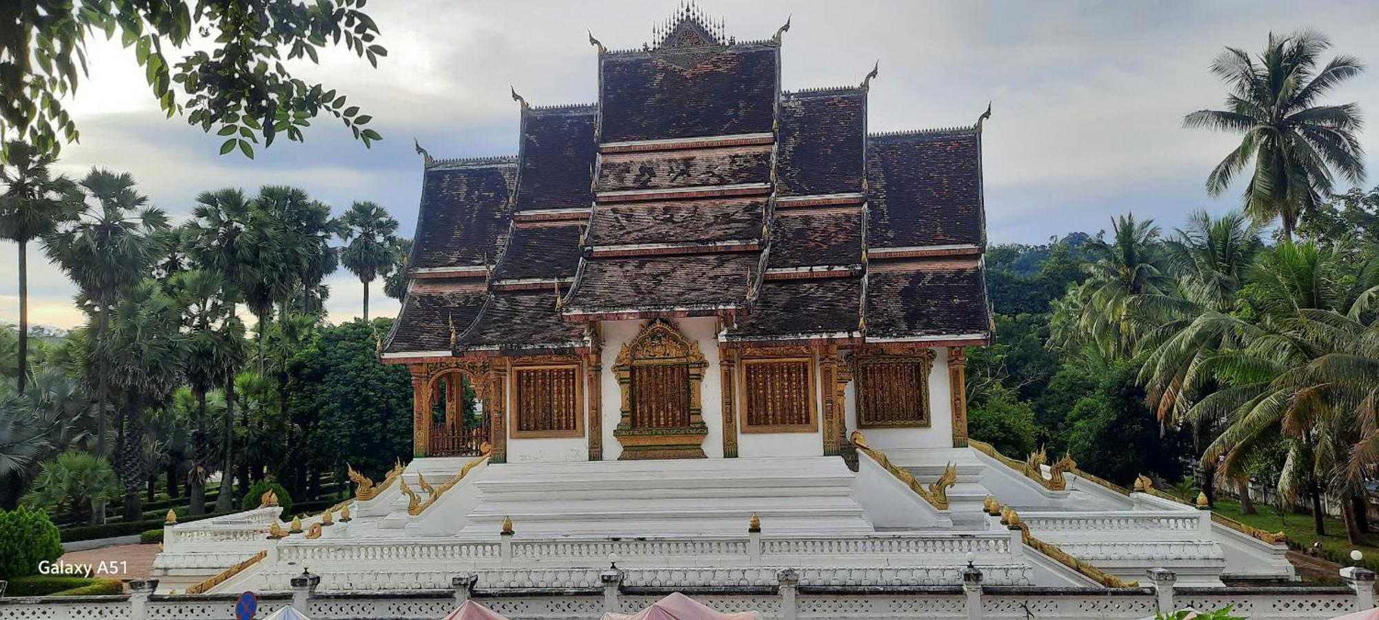 Aurora Backpackers Hostel Luang Prabang Bagian luar foto