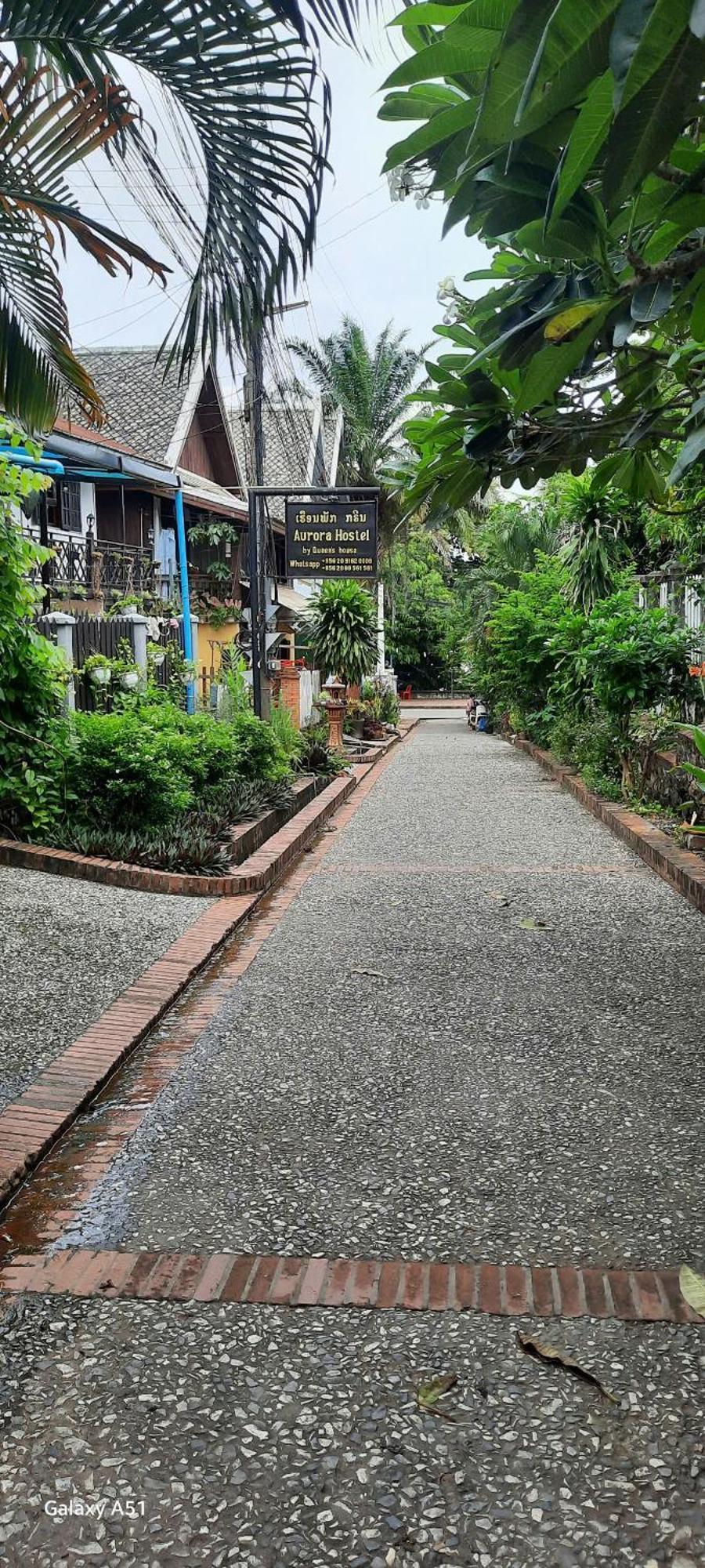 Aurora Backpackers Hostel Luang Prabang Bagian luar foto