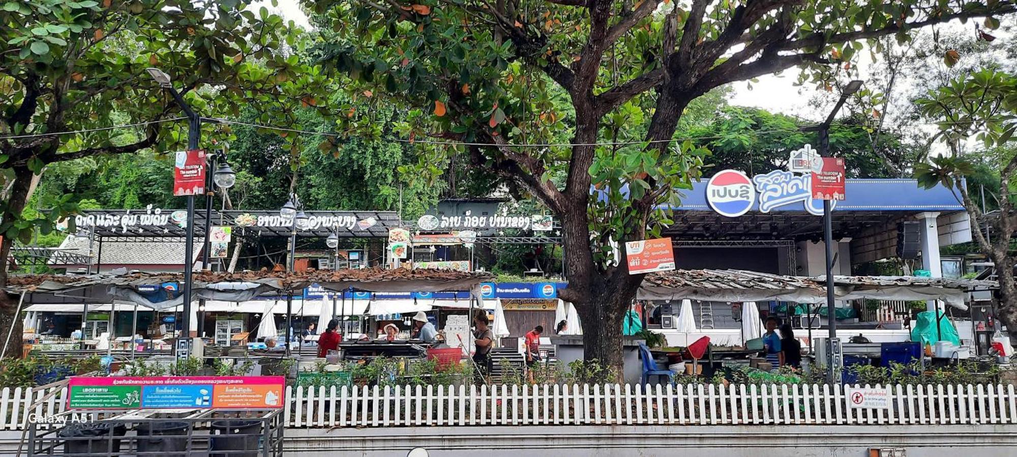 Aurora Backpackers Hostel Luang Prabang Bagian luar foto