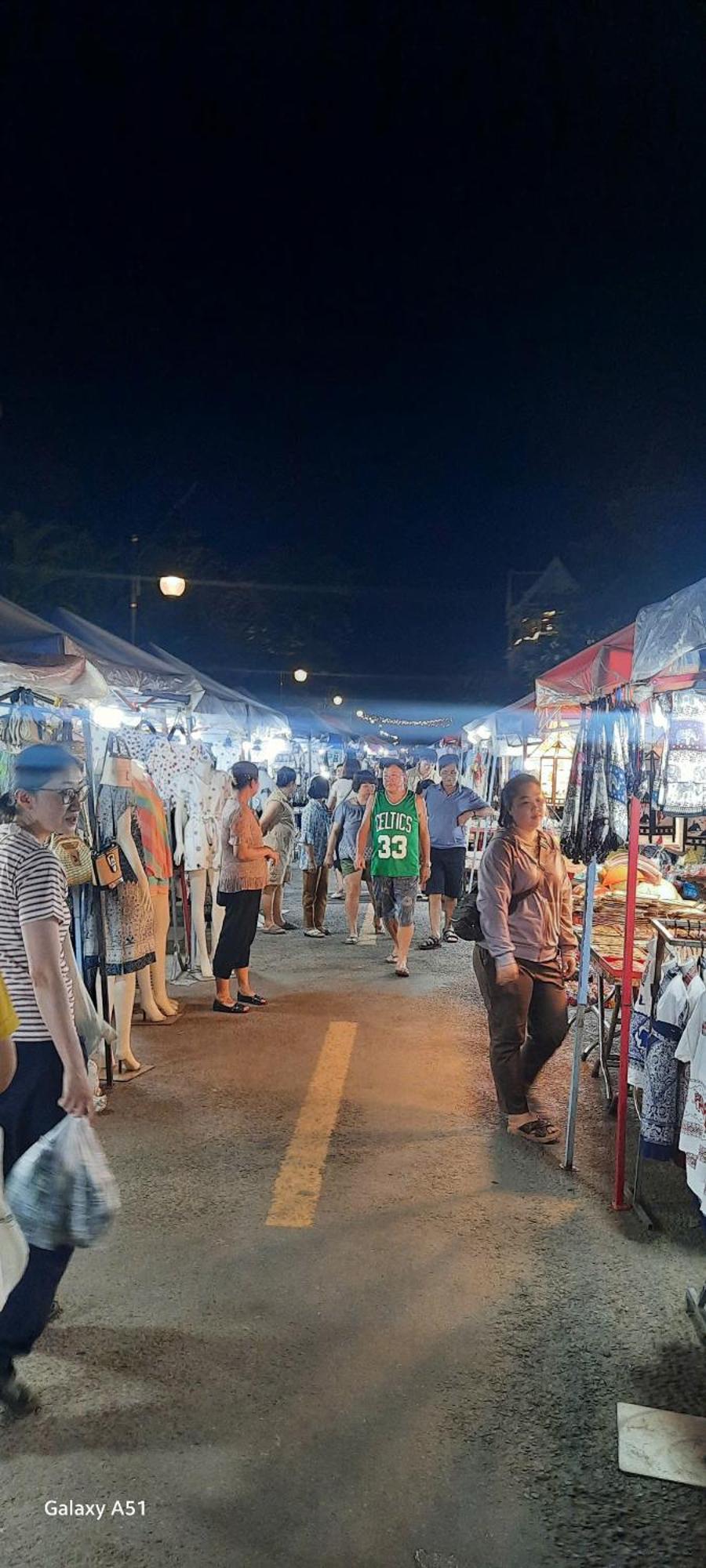 Aurora Backpackers Hostel Luang Prabang Bagian luar foto