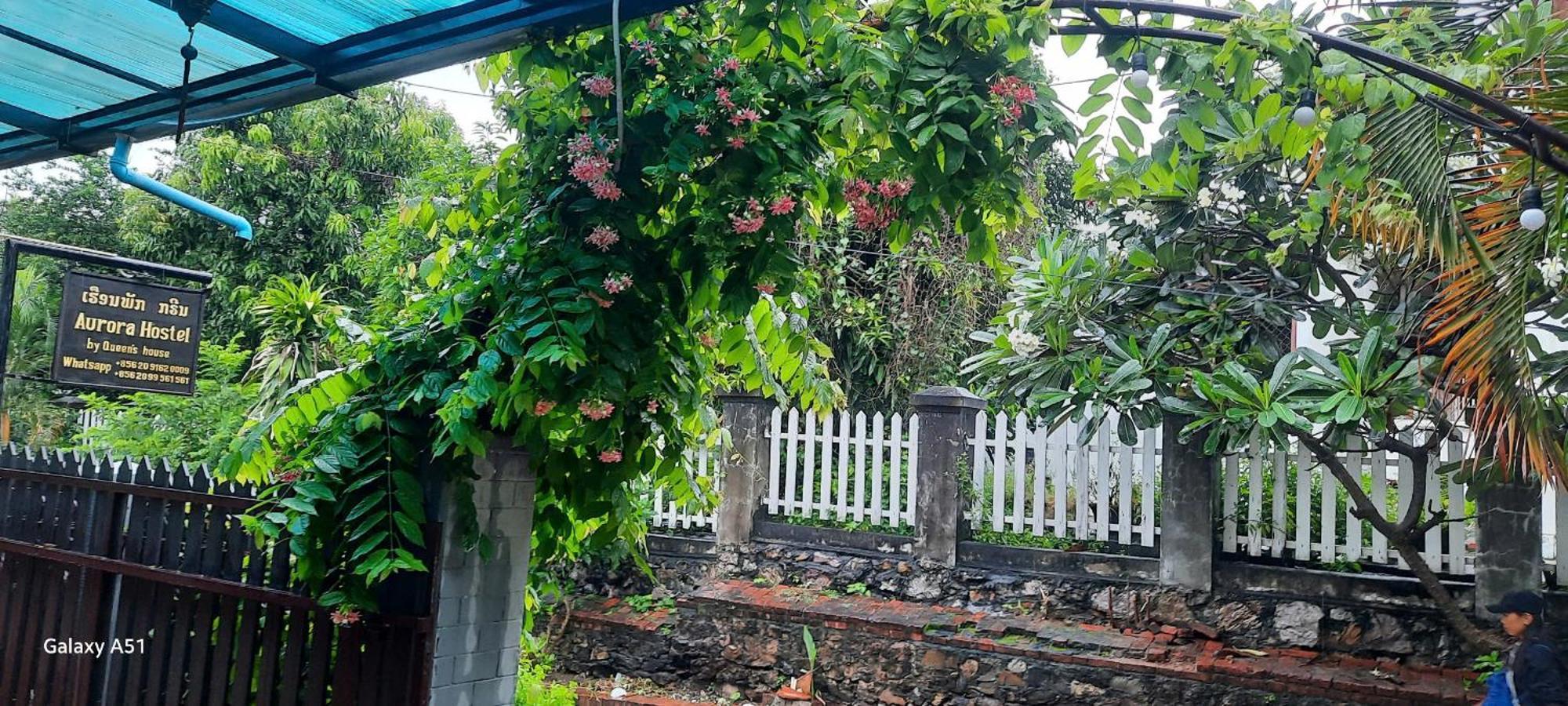 Aurora Backpackers Hostel Luang Prabang Bagian luar foto