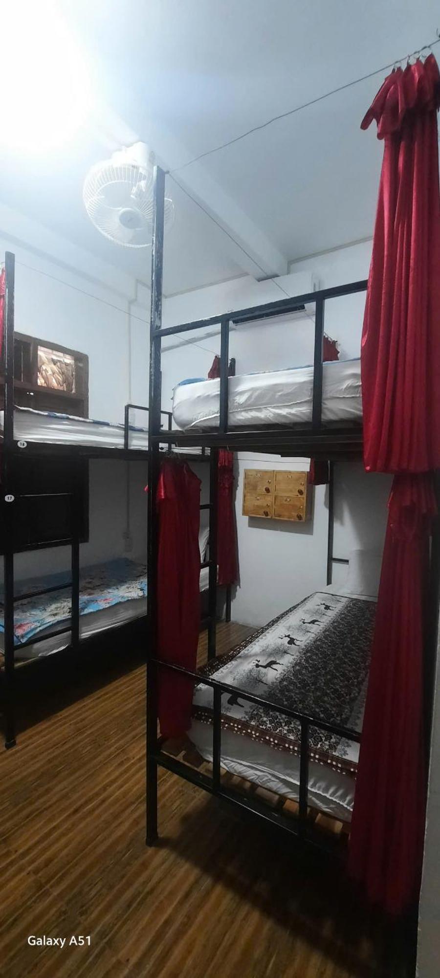 Aurora Backpackers Hostel Luang Prabang Bagian luar foto