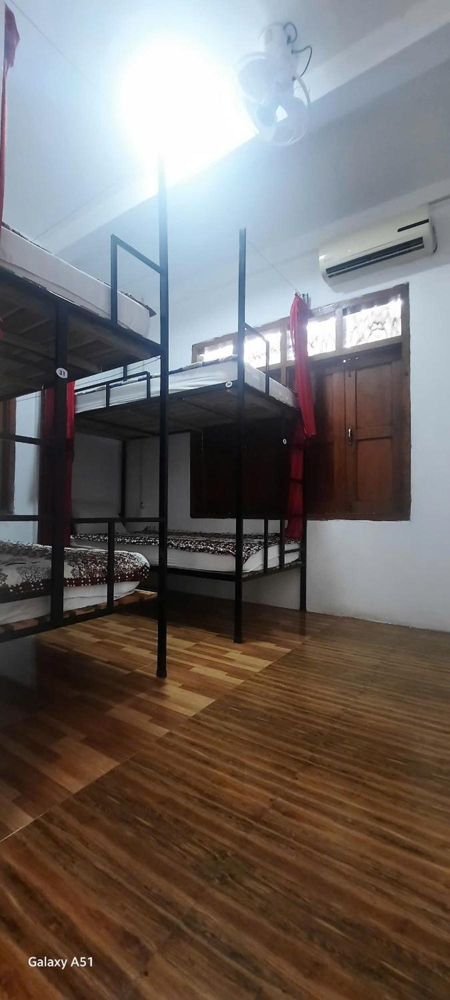 Aurora Backpackers Hostel Luang Prabang Bagian luar foto