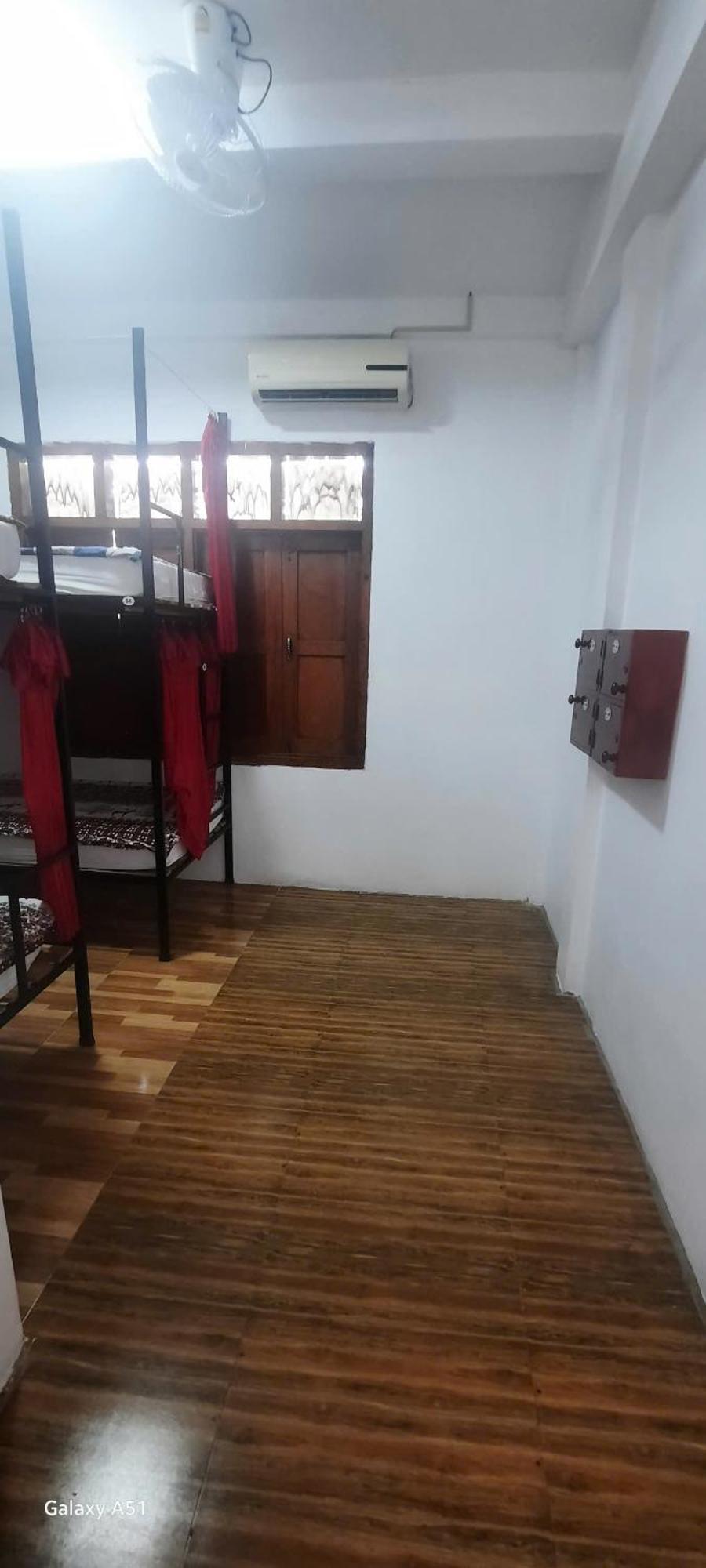 Aurora Backpackers Hostel Luang Prabang Bagian luar foto