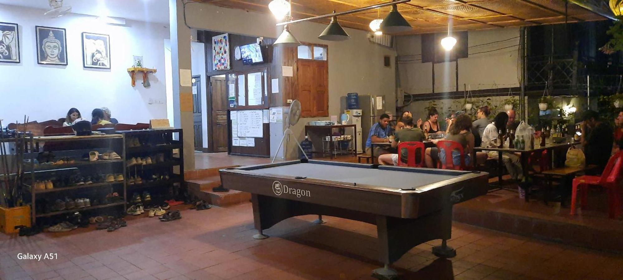 Aurora Backpackers Hostel Luang Prabang Bagian luar foto
