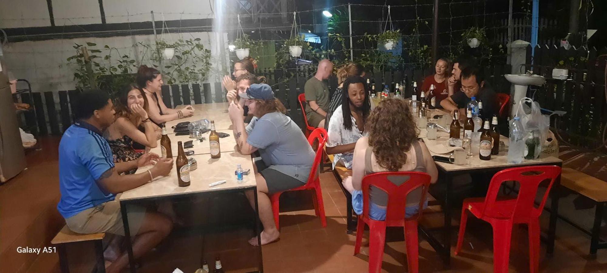 Aurora Backpackers Hostel Luang Prabang Bagian luar foto